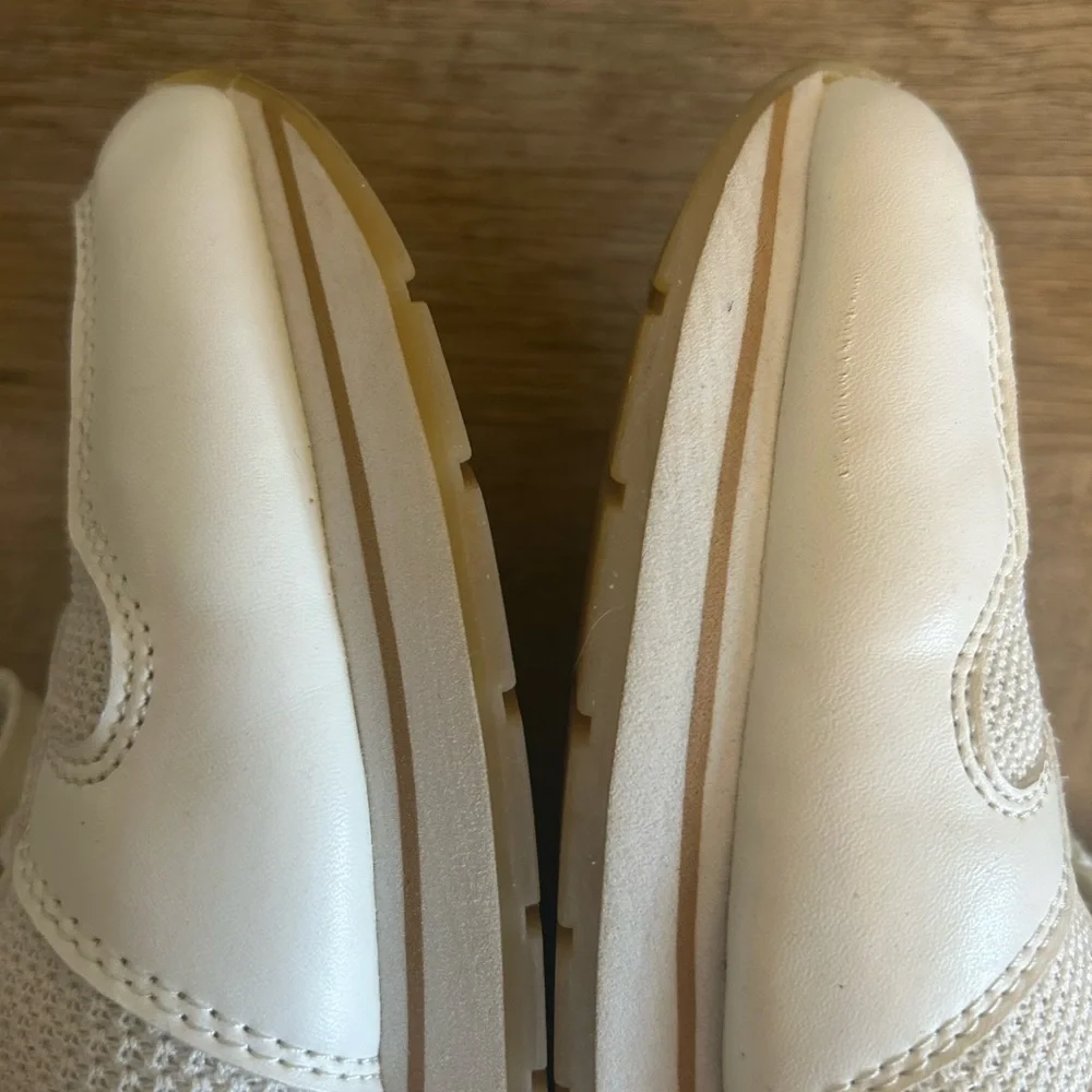 Banana Republic Factory White faux Leather Walking Sneakers Sz 7.5 Comfort‎
